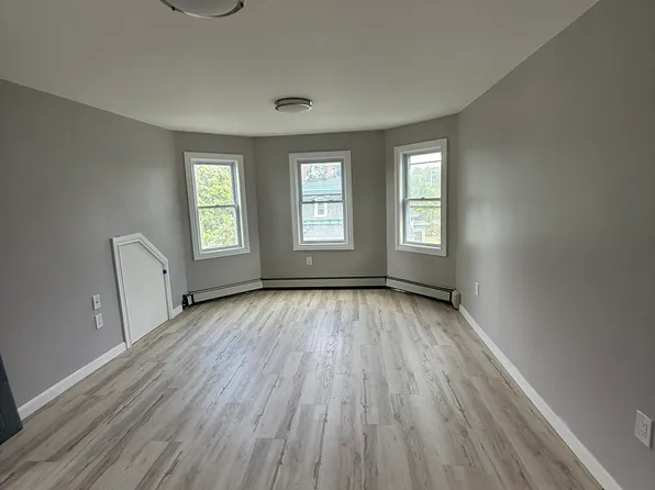 190 Park St #4, North Attleboro, MA 02760