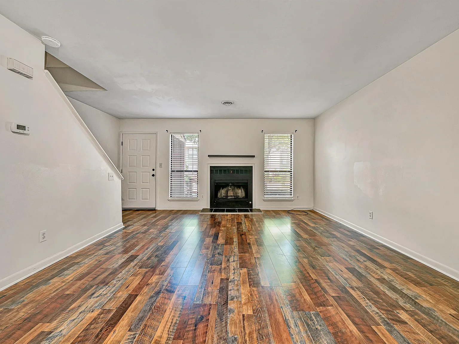 2 bed, 1.5 bath, 1044 sqft, $1,595 — Photo 4