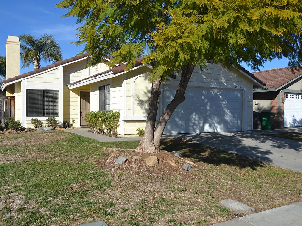 1st image of 29676 Woodlands Ave