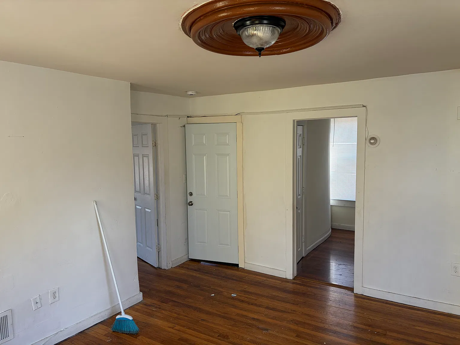 3 bed, $2,100 — Photo 1