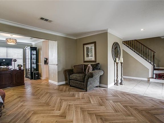 4th image of 2114 Villawood Ln