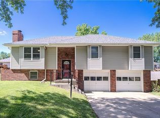 4521 Gene Field Rd, Saint Joseph, MO 64506