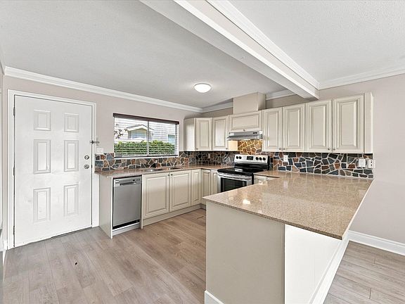 2nd image of 40327 Diamond Head Rd #2