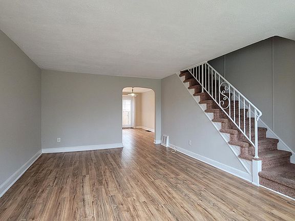 2nd image of 967 W Ashland Ave