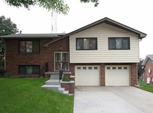 6216 Dogwood Cir, Lincoln, NE 68516