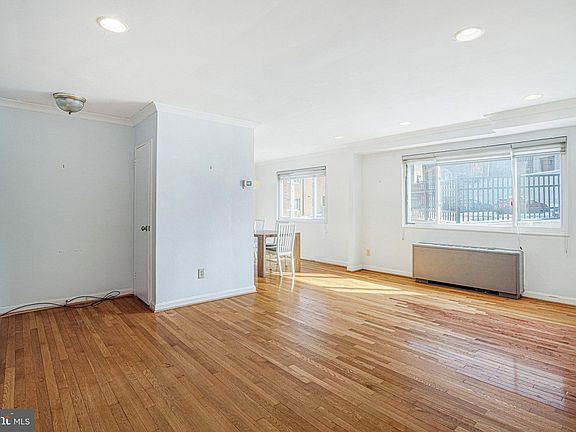 3rd image of 95 E Wayne Ave APT 209