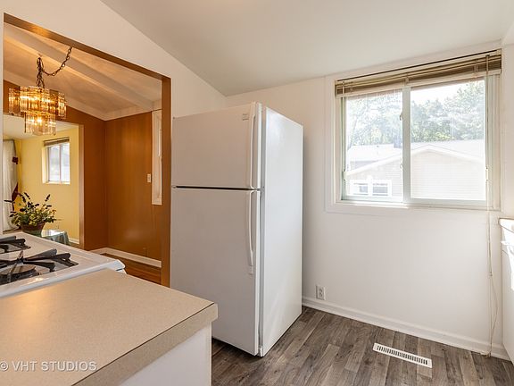 4th image of 311 E Willow Dr