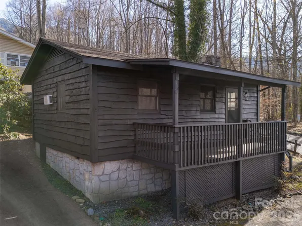 87 Sassafras Ln, Maggie Valley, NC 28751