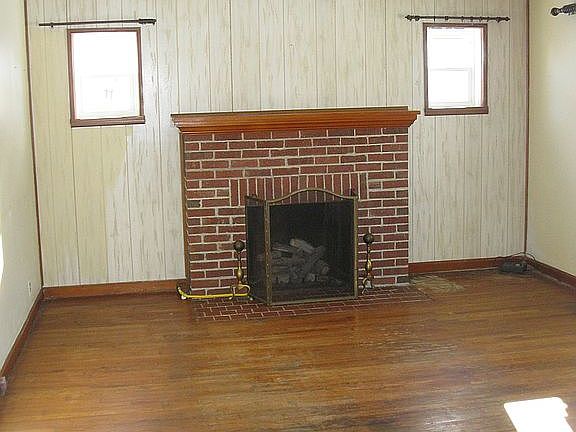 3rd image of 207 N Water St