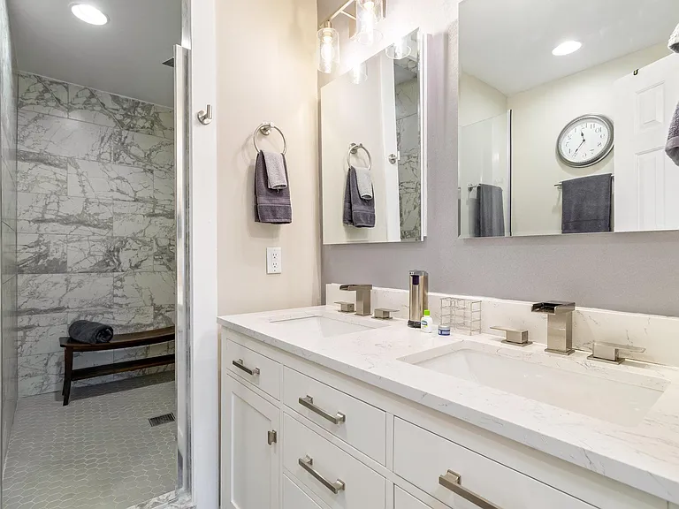2706 Combs Dr — Photo 10