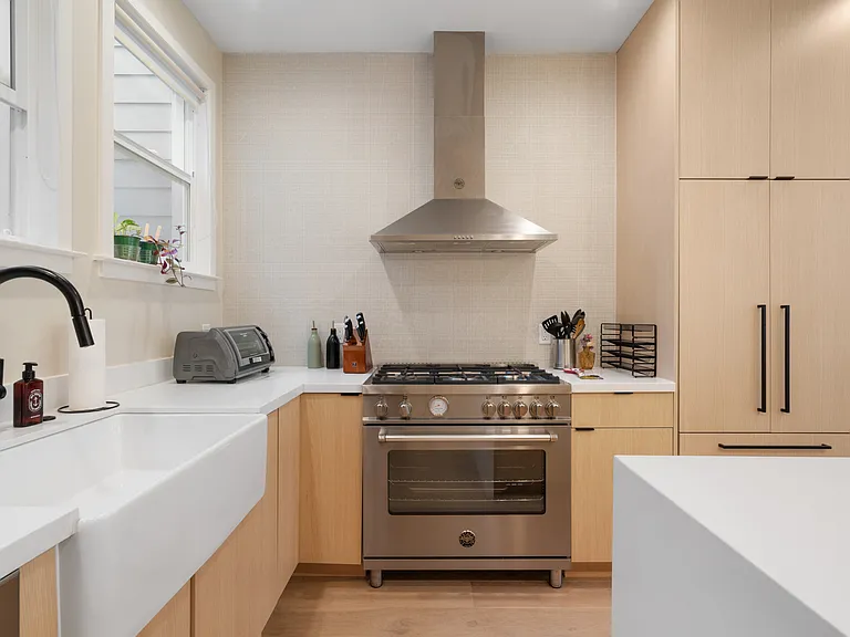 1492 Larkin St #3 — Photo 8
