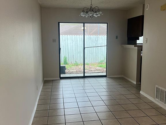 4th image of 909 Castle Heights Dr #B