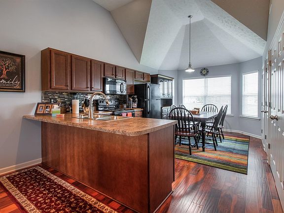 5th image of 2665 Delong St