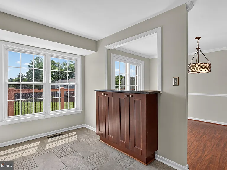 6453 Linleigh Way — Photo 13