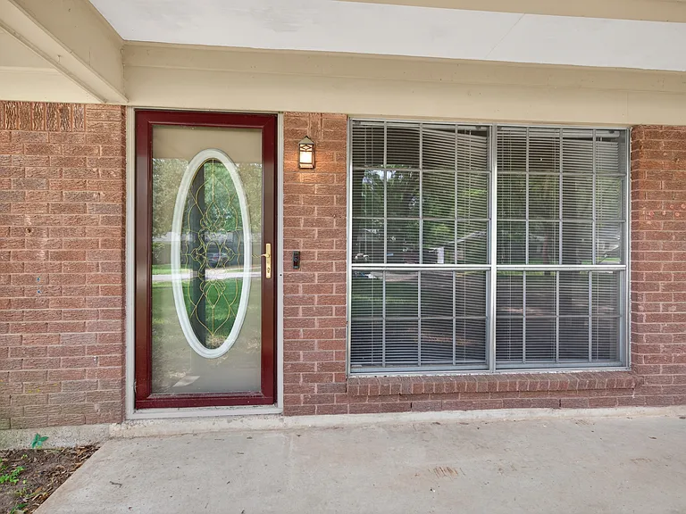 9140 Laurie Ln — Photo 4