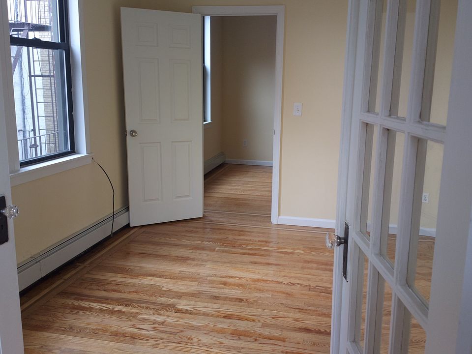 2nd image of 2839 38th St #2