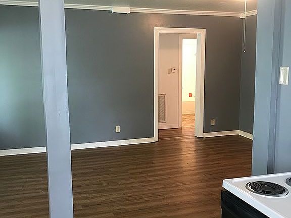 3rd image of 649 Brazos Ave