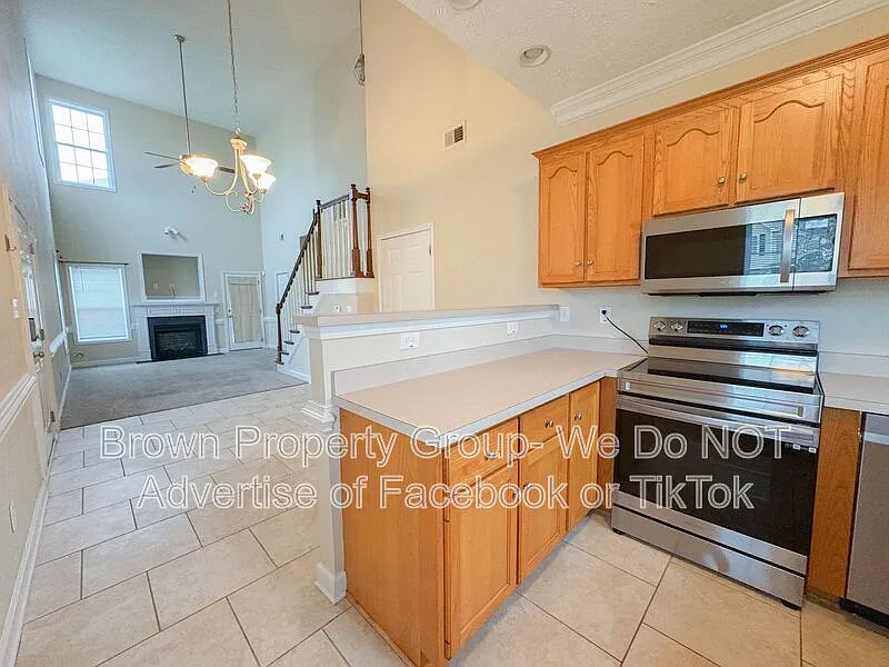 3 bed, 3.0 bath, 1555 sqft, $1,650 — Photo 4