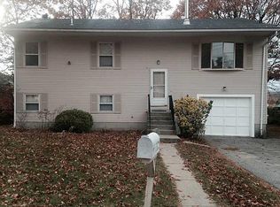 15 Wisteria Ln, Cranston, RI 02920