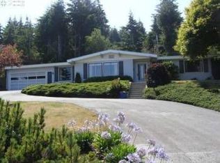 935 Oakway Dr, Coos Bay, OR 97420