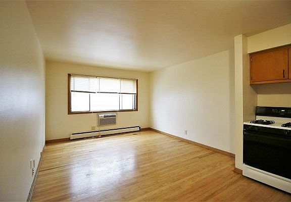 3rd image of 1851 N Oakland Ave #6-06