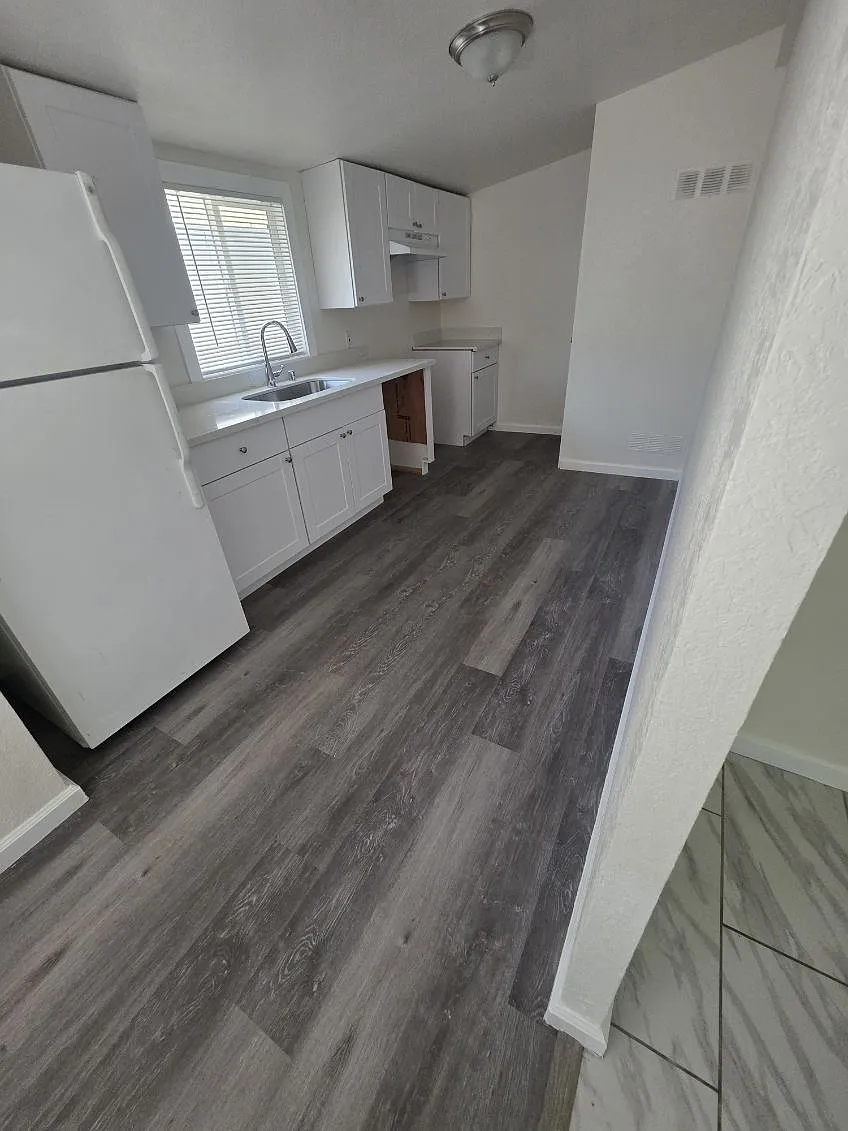 3 bed, 950 sqft, $1,900 — Photo 3