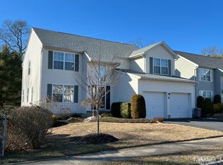 11 Madison Dr, Helmetta, NJ 08828