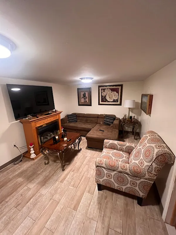 2 bed, 2126 sqft, $1,000 — Photo 2