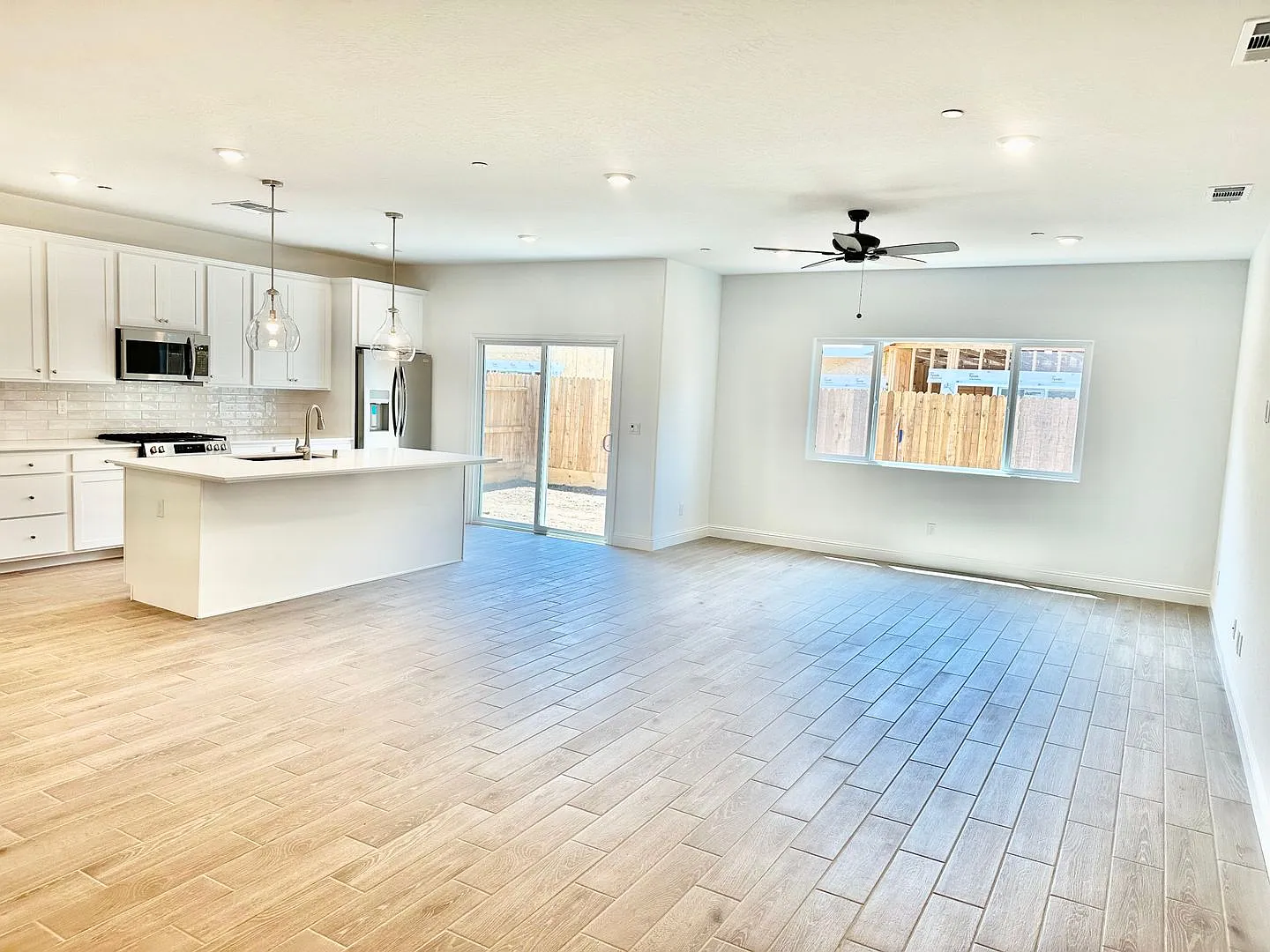 New Build 3/2 Near Clovis East — Photo 2