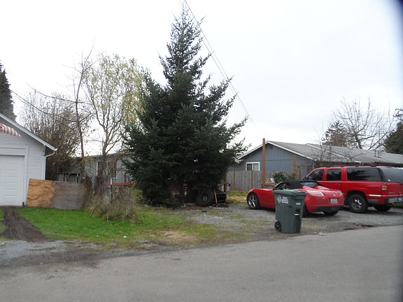 3rd image of 522 16th St SE