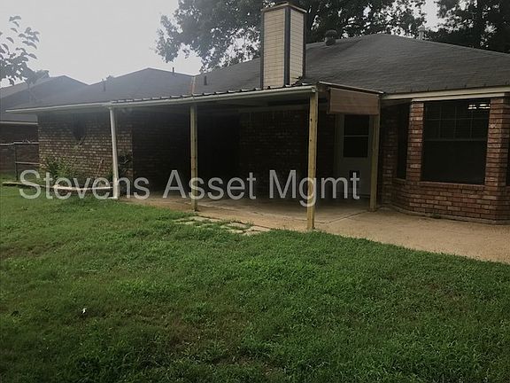 3rd image of 8925 Hollow Bluff Dr