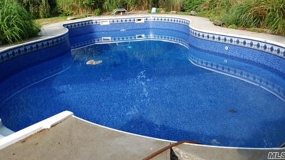 3rd image of 6 Peacock Ct