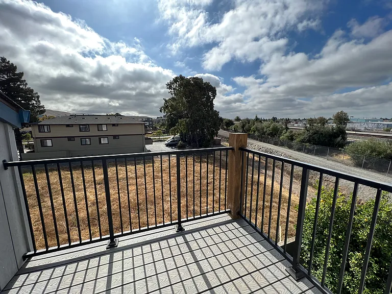 Dixon Landing Apartments — Photo 16