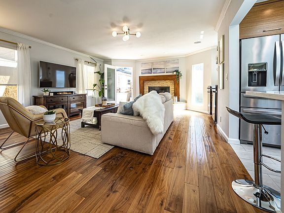 3rd image of 852 Cypress Ave