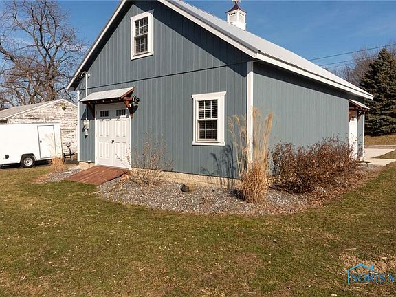 4th image of 84 N Perryview Dr