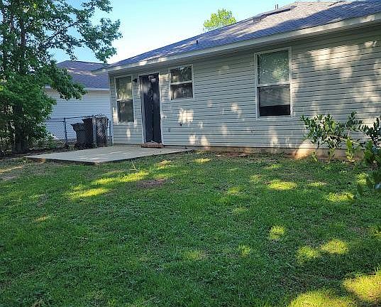 4th image of 425 Oak Knoll Ln