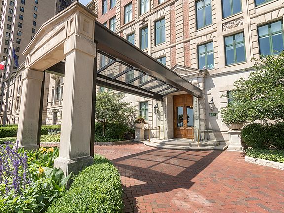 4th image of 1540 N Lake Shore Drive #14S