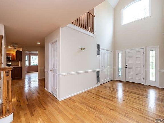 2nd image of 8 Davis Ct
