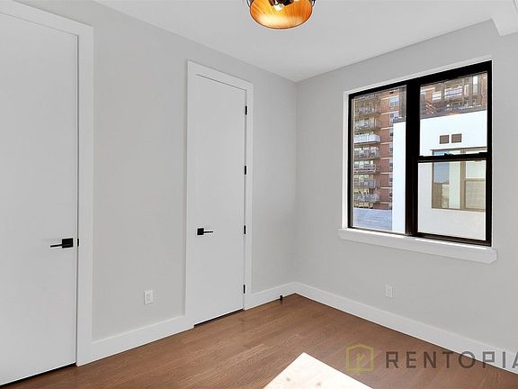 4th image of 90 Manhattan Ave #3E