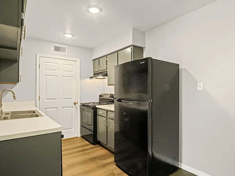 Cameron Villa — Photo 11
