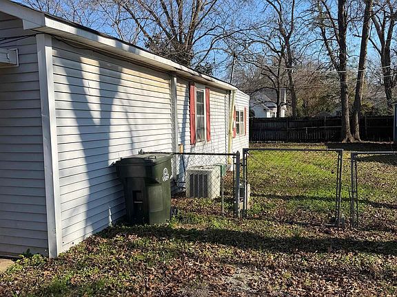 4th image of 408 Irvin St