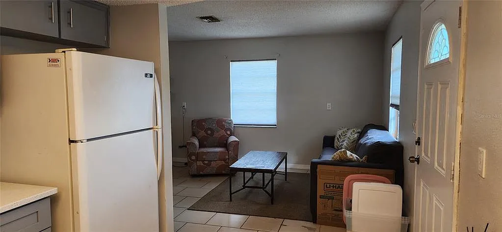 2 bed, 1.0 bath, 750 sqft, $1,300 — Photo 4