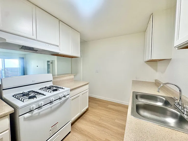 Westpark Apartments — Photo 13