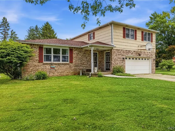 15 Glendale Ter, Orchard Park, NY 14127