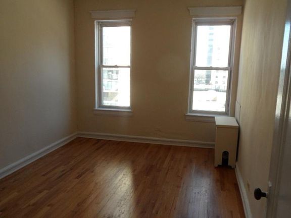 5th image of 426 W Briar Pl APT 7C