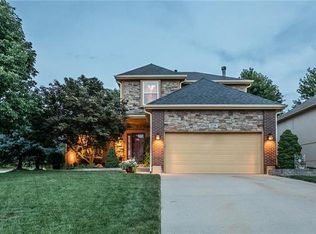 5725 Lakeridge St, Shawnee, KS 66218