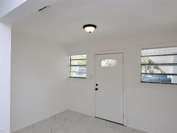 5th image of 4321R 16th Ave S