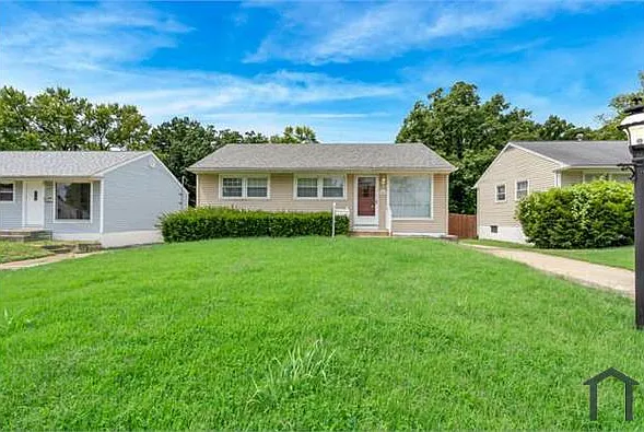 10527 Prestwick Dr — Photo 2
