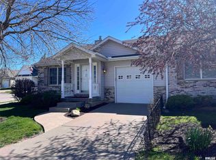910 6th Street Dr, Moline, IL 61265