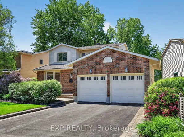 34 Four Seasons Dr, Ottawa, ON K2E 7P8